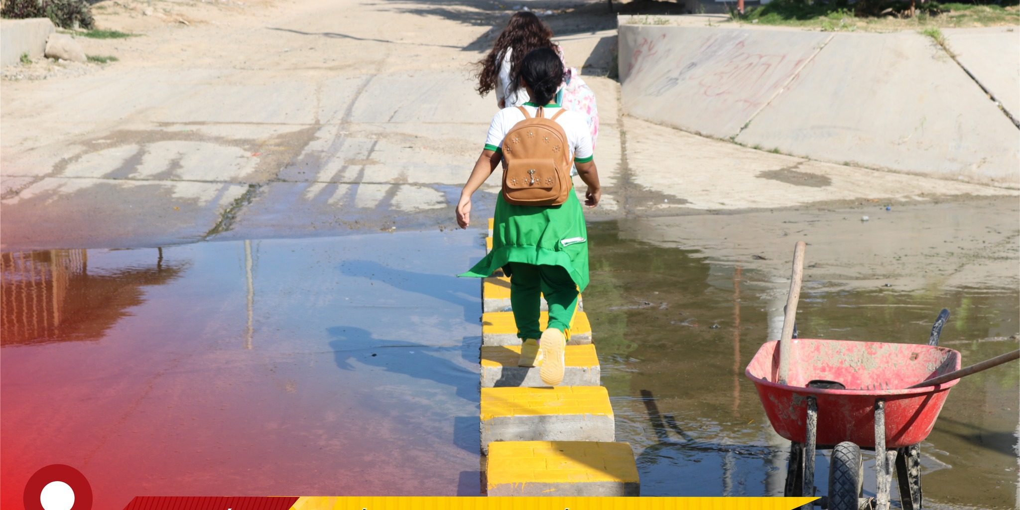 13 COLOCAN BLOQUES EN CANAL VIA